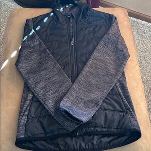 Under Armour Black and Gray Hooded Jacket
Youth Large
Light weight jacket